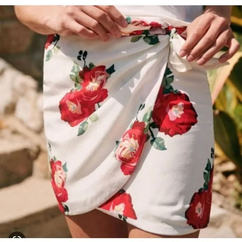 Sezane Pacome Mini in Ecru Peony Floral Silk Tie Wrap Short Skirt 34 /US 2